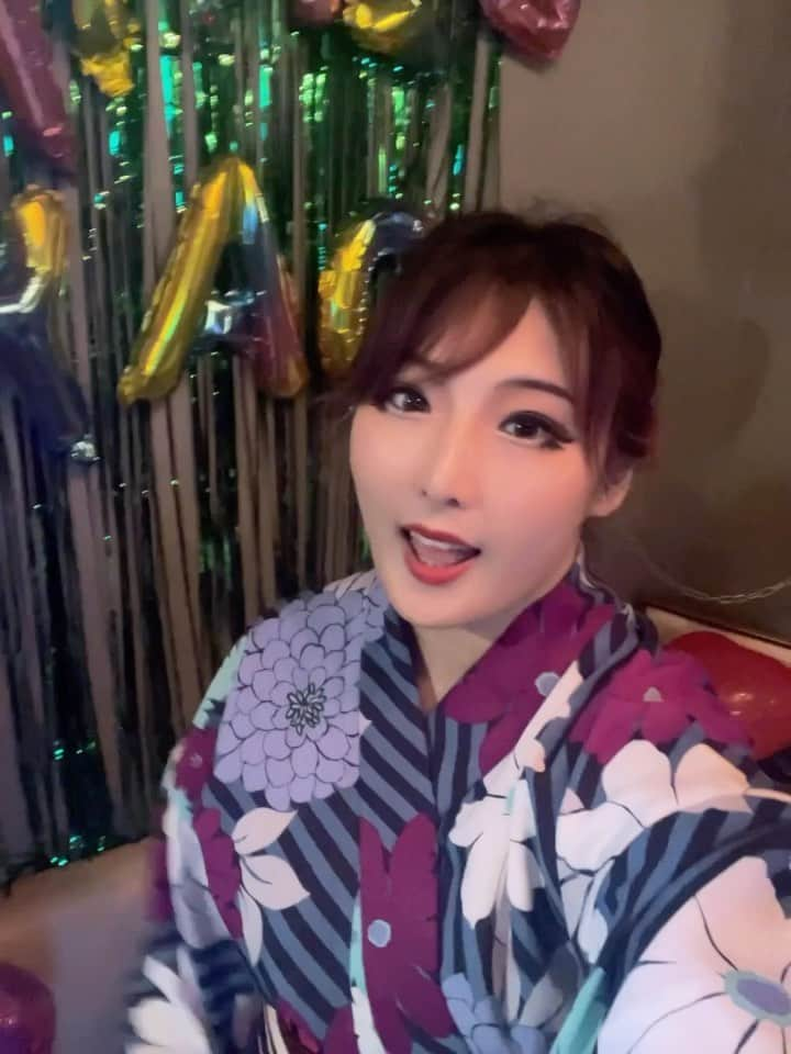 真琴のインスタグラム：「お祝いしていただけるって本当に幸せです…♡」