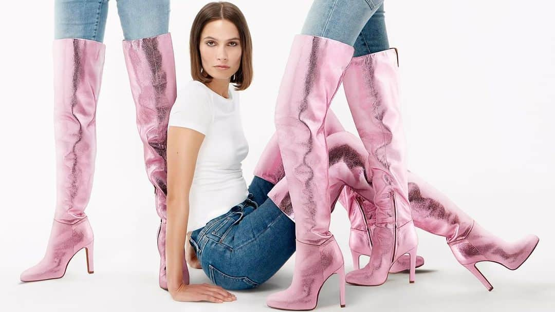 ブライアンアトウッドのインスタグラム：「WE LOVE 💗 🩷💗🩷💗🩷💗🩷 Check out Gorgeous Metallic OTK boots for Fall! ⚡️ @express #expressyou」