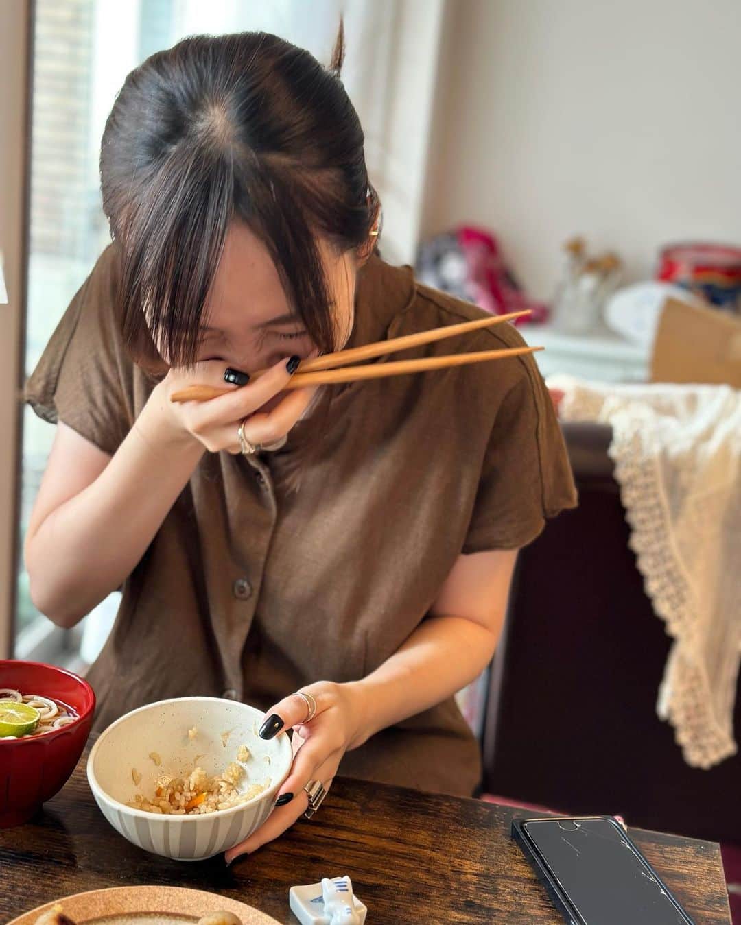 誠子さんのインスタグラム写真 - (誠子Instagram)「誠子食堂に、藤子とお友達の千夏ちゃんが来てくれました。 二人ともたくさん写真撮って、たくさん食べてくれた。 ご飯を食べながら楽しそうにお喋りしてるの、かわいい。  きれいに食べてくれたお皿たちを見て、幸せいこな気持ちになりました。またおいで〜🙊🤍  #誠子食堂」10月4日 0時05分 - seiko_1204
