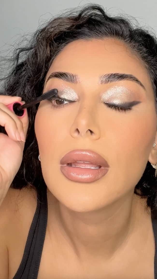 Huda Kattanのインスタグラム：「#GRWM to celebrate my 40th Birthday!!!  Big thank you to the @AtlantisTheRoyal for making me feel like a royal! 👑 #AtlantisTheRoyal」
