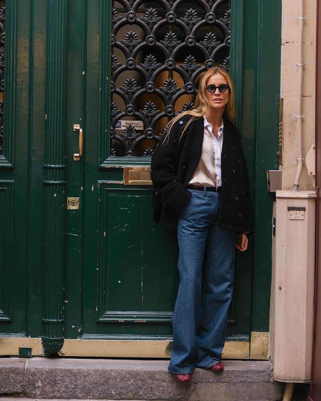 フォルテフォルテさんのインスタグラム写真 - (フォルテフォルテInstagram)「charming and feminine, our beautiful friend @blancamiro wears the forte_forte noir soft bouclé short coat with mirrors combined with the dry stone denim pants; at the feet the new grape nappa leather heeled ballerina, romantic and contemporary. #forte_forte #aw23 #pfw #musa #autunno #gracefulness #dreams #nymph #contemporary #handmade #freedom #energy #nature #poetic #feminine #fluid #passion #madeinitaly」10月4日 0時05分 - forte_forte