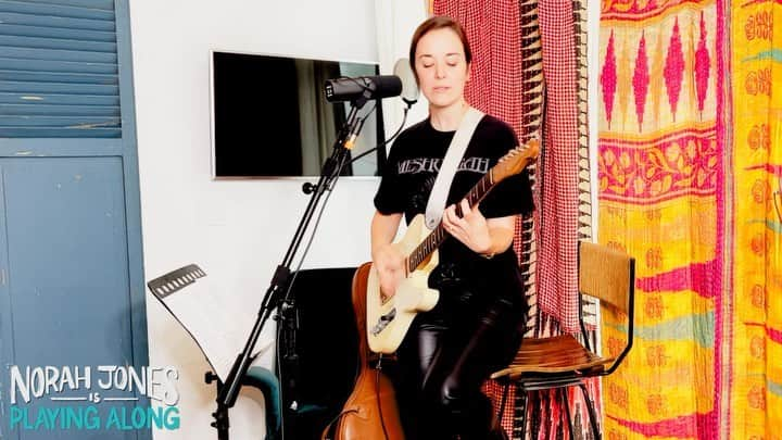 ノラ・ジョーンズのインスタグラム：「Watch the full video for ‘Get Back’ with @margaret_glaspy from the @playingalongpod at the link in bio!   #NorahJonesIsPlayingAlongPodcast」