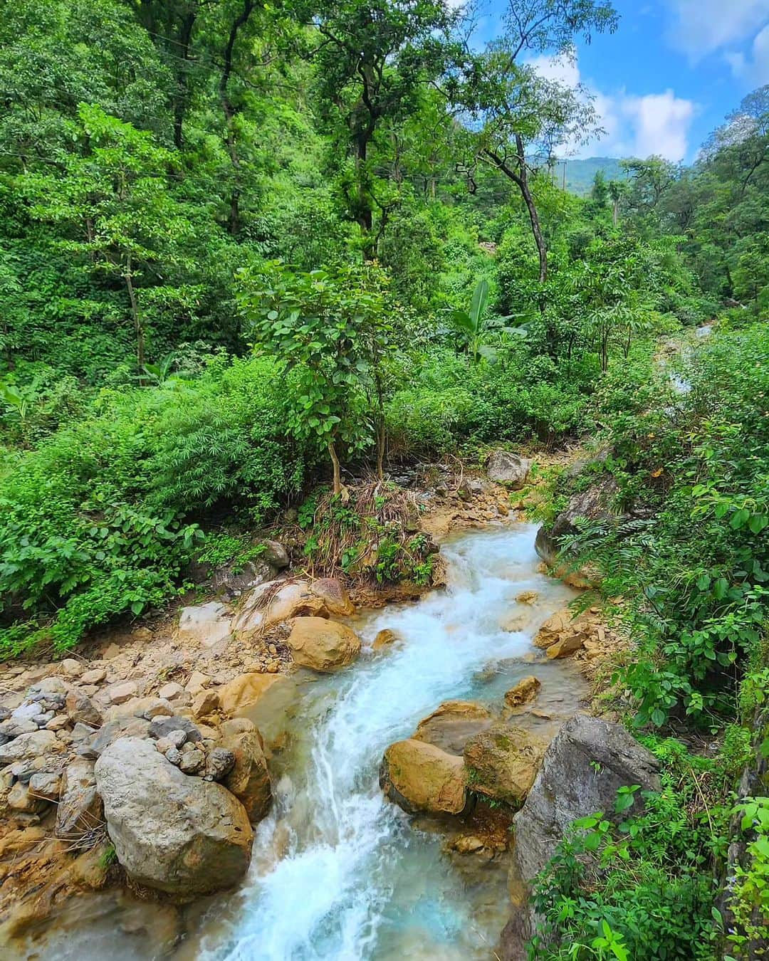 Nikonさんのインスタグラム写真 - (NikonInstagram)「The picturesque beauty - Secret waterfall in Rishikesh  #rishikesh #secretwaterfall #tapovan #rishikeshdiaries #thingstodoinrishikesh」10月4日 0時27分 - the.annette.stories