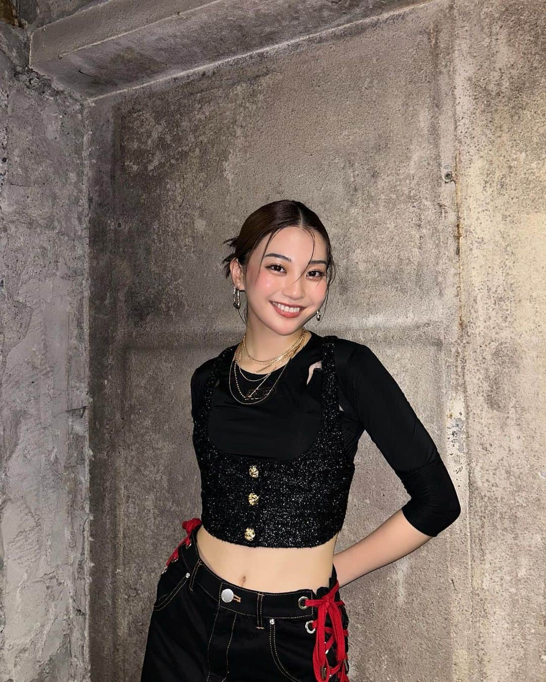 金谷鞠杏さんのインスタグラム写真 - (金谷鞠杏Instagram)「ーーーーーーーーーーーーーーー すきでしょ？🖤  Styling by @taiji_tj  #genic #new #blackred」10月4日 0時28分 - mariannu_official