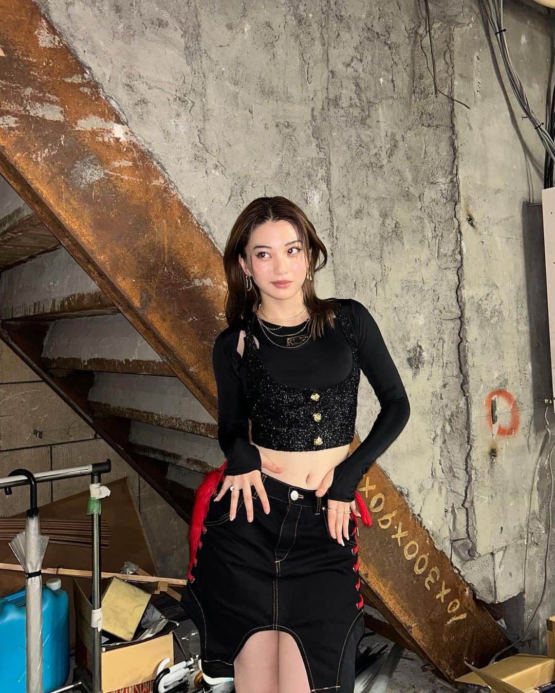 金谷鞠杏さんのインスタグラム写真 - (金谷鞠杏Instagram)「ーーーーーーーーーーーーーーー すきでしょ？🖤  Styling by @taiji_tj  #genic #new #blackred」10月4日 0時28分 - mariannu_official