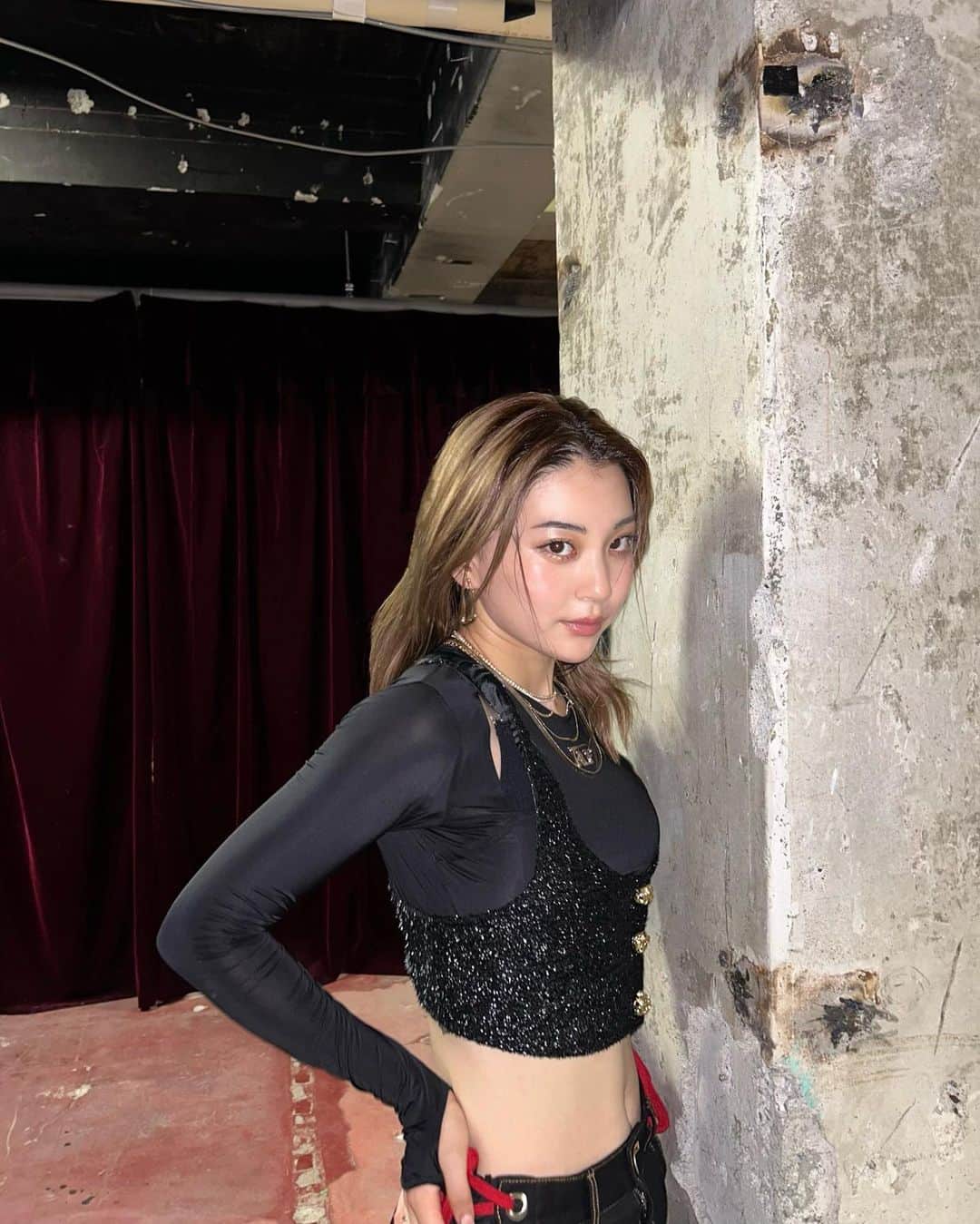 金谷鞠杏さんのインスタグラム写真 - (金谷鞠杏Instagram)「ーーーーーーーーーーーーーーー すきでしょ？🖤  Styling by @taiji_tj  #genic #new #blackred」10月4日 0時28分 - mariannu_official