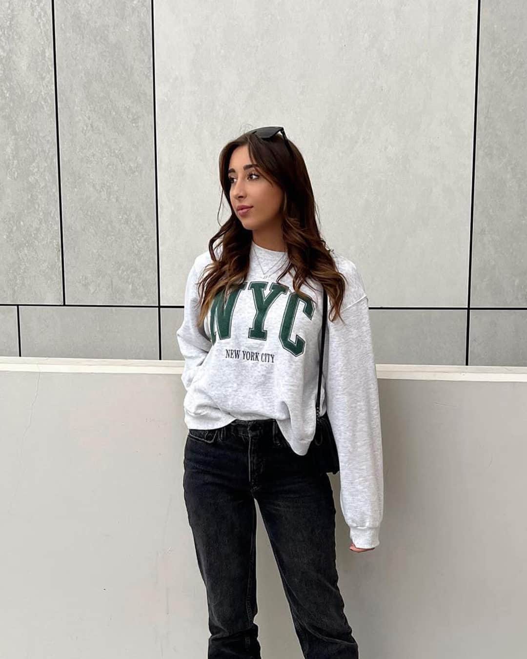 Hollister Co.さんのインスタグラム写真 - (Hollister Co.Instagram)「tuesday’s are for cute fall 'fits 💗   📸: @jas.mine.ang @bahar.deana  @ajaschon  @lifeaccordingtoky  @haileyyysage」10月4日 0時35分 - hollister