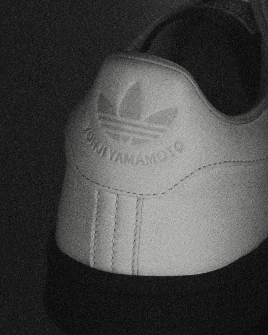 ワイスリーのインスタグラム：「An homage to inimitable design.   Yohji Yamamoto Stan Smith breathes new life into a timeless silhouette.  Available globally at adidas.com, CONFIRMED, in-store and through select retailers.   #adidas #Y3 #YohjiYamamoto」