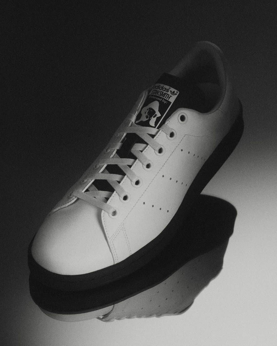 ワイスリーさんのインスタグラム写真 - (ワイスリーInstagram)「An homage to inimitable design.   Yohji Yamamoto Stan Smith breathes new life into a timeless silhouette.  Available globally at adidas.com, CONFIRMED, in-store and through select retailers.   #adidas #Y3 #YohjiYamamoto」10月4日 1時00分 - adidasy3