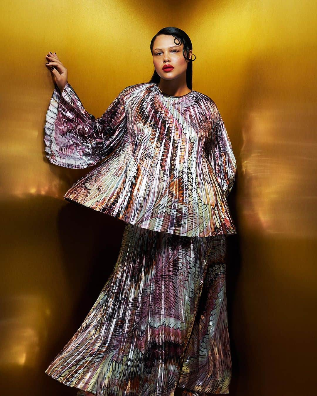 メアリーカトランズのインスタグラム：「The Mary Katrantzou water marbling prints, inspired by the back covers of ancient books decorated by Florentine and Venetian craftsmen, meet Marina Rinaldi’s ombre tones in this size inclusive collection.  #MarinaRinaldiByMaryKatrantzou  Discover more on www.marinarinaldi.com」