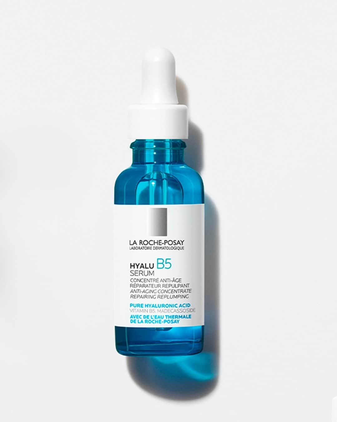 La Roche-Posayのインスタグラム：「Did you know that Hyalu B5 can hydrate and replump your skin in just 4 hours*?💧Here’s how to use it👇  Step 1: Apply Hyalu B5 to the face and massage your skin with pinching movements, going outward from the center of the face.  Step 2: Rub in the serum by creating an “S” on your forehead.  Step 3: Spread it on the neck in an upward motion.  Step 4: If you are going outside, don’t forget to apply sunscreen!  Have you tried Hyalu B5? We’d love to hear your thoughts on it!👇  All languages spoken here! Feel free to talk to us at anytime.  #larocheposay #hyaluB5 #antiageing #sensitiveskin   *Instrumental test, 40 volunteers after 1 application  Global official page from La Roche-Posay, France.」