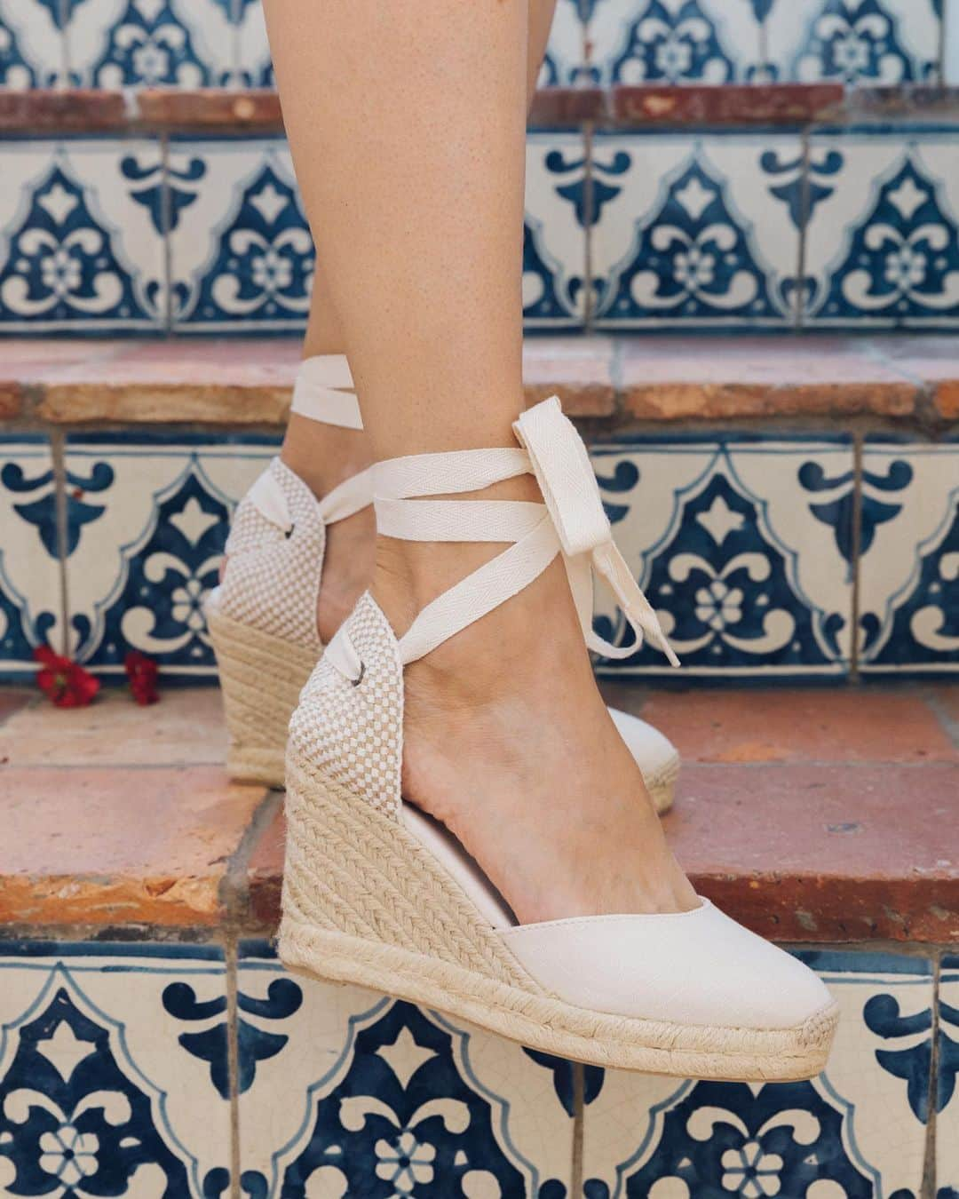 ソルドスのインスタグラム：「Your wedding plus one just RSVP'd. The Marseille Wedges were created for the ceremony and the after party.   Made with an authentic wooden chip core for all-night dance floor comfort and a luxe linen blend fabric and handmade heel cups for style that works with any dress code.」