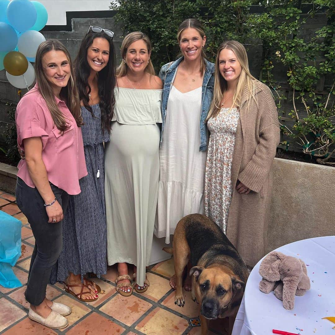 エイプリル・ロスさんのインスタグラム写真 - (エイプリル・ロスInstagram)「Felt the love for baby Riley over the last two weekends 🥰🥰🥰 I was blown away by the baby showers @amy.ross.marshall @lyndaaross & @riley_arts_gallery threw for us 🫶🏼🫶🏼🫶🏼  So grateful for everyone who came to celebrate with us or sent love from afar 🥹🙏🏼」10月4日 1時25分 - aprilrossbeach