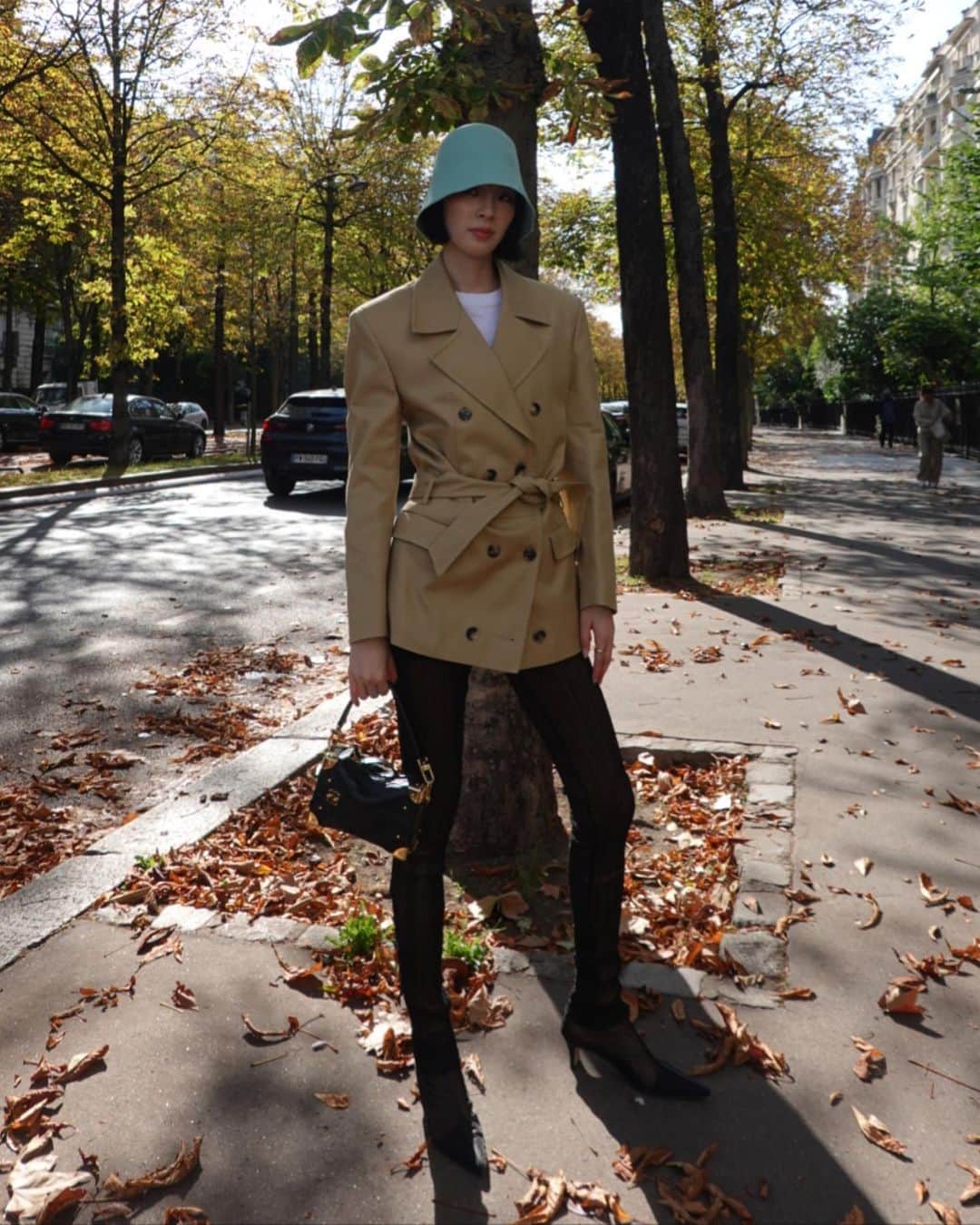 アイリーン・キムさんのインスタグラム写真 - (アイリーン・キムInstagram)「Fall in Paris is so special 🍂💕 #광고 @louisvuitton」10月4日 1時50分 - ireneisgood