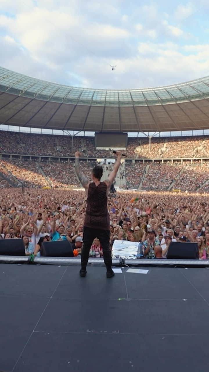 The Scriptのインスタグラム：「Happy Birthday to the legend, Danny!! It’s been a mad summer, can’t wait for the year ahead 🙌. Big Love from Glen, The Script Crew and #TheScriptFamily🥳🎉」