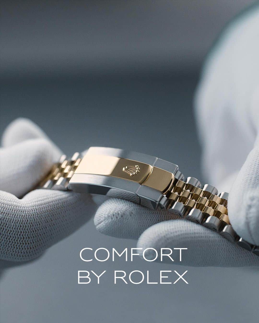 rolexさんのインスタグラム写真 - (rolexInstagram)「Though we scrupulously assess our watches’ mechanical and chronometric performance, no check can ever match what we feel, see or hear. Our experts examine every lug, bracelet and clasp. They can detect the slightest imperfection on the mirror finish of our 18ct gold, or the smallest irregularity in a satin finish or Oystersteel bracelet. By virtue of these sharpened senses, our watches are incomparably durable and comfortable. So much so, you may barely feel one on your wrist. #Rolex #Watchmaking #Perpetual」10月4日 2時00分 - rolex