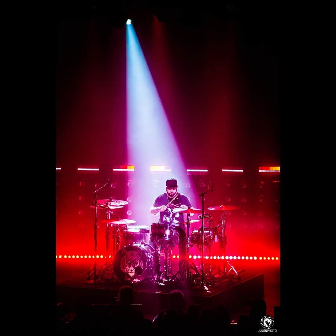 Julen Esteban-Pretelさんのインスタグラム写真 - (Julen Esteban-PretelInstagram)「@royalblooduk killed it yesterday at @brooklynsteel in the first of 2 NYC shows. I hope you have tickets for tonight at the @websterhall because it is going to be another epic night. More photos and full show report coming soon at @limpress_jp. #RoyalBlood #USTour #LiveMusic #NYC #Brooklyn #BrooklynSteel #TourDreams」10月4日 2時07分 - julenphoto