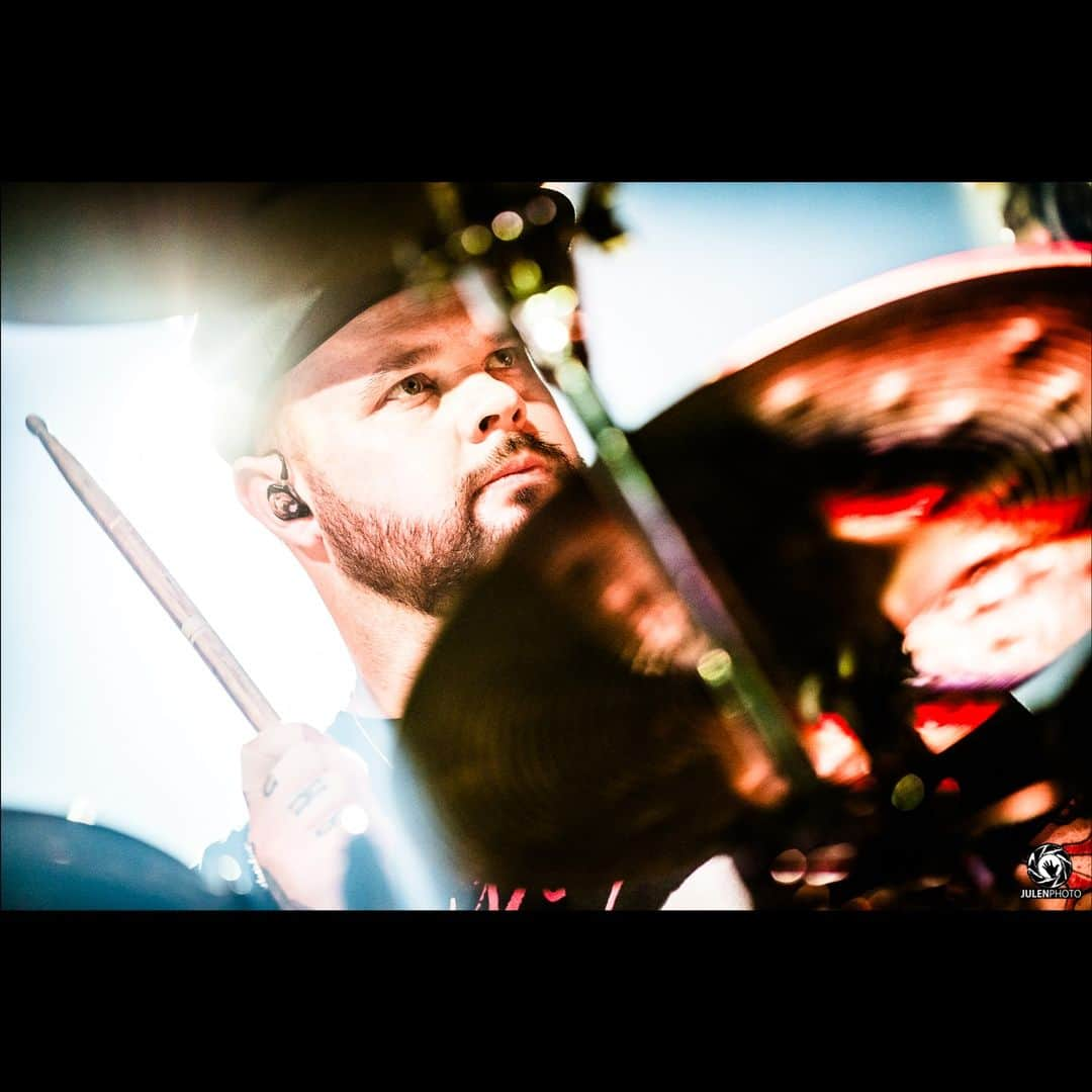 Julen Esteban-Pretelさんのインスタグラム写真 - (Julen Esteban-PretelInstagram)「@royalblooduk killed it yesterday at @brooklynsteel in the first of 2 NYC shows. I hope you have tickets for tonight at the @websterhall because it is going to be another epic night. More photos and full show report coming soon at @limpress_jp. #RoyalBlood #USTour #LiveMusic #NYC #Brooklyn #BrooklynSteel #TourDreams」10月4日 2時07分 - julenphoto