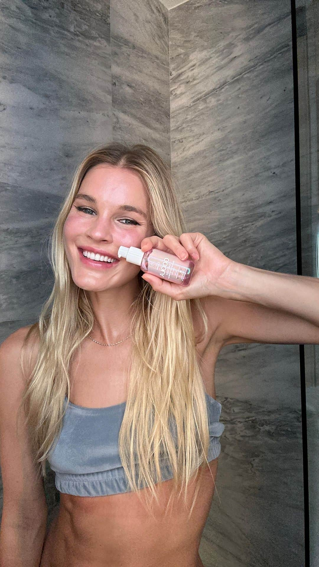 Joy Corriganのインスタグラム：「Say hello to your skin’s new best friend - @Coola Dew Good Illuminating Serum SPF 30! 🌞 This multitasking marvel not only hydrates and gives you that coveted glow, but also provides SPF 30 UVA/UVB protection. 💦✨ This luminous serum goes on sheer, instantly giving skin a dewy, hydrated look. The best part? It feels weightless on your skin! 🌟 Ready to give your skin the love it deserves? Head over to coola.com (http://coola.com/) and use my code JOY20 to get yours to day! #coolapartner」