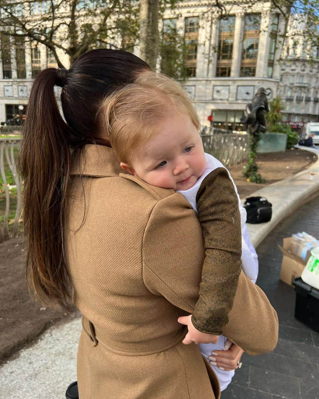 Jessica Wrightさんのインスタグラム写真 - (Jessica WrightInstagram)「‘Letting the summer go’ in the best way possible this morning with my baby Olaf ☃️ (I cannot cope with him) ❄️ Celebrating 10 years of Frozen with @DisneyUK #DisneyFrozen10 #DisneyFrozen ad」10月4日 2時18分 - jesswright77