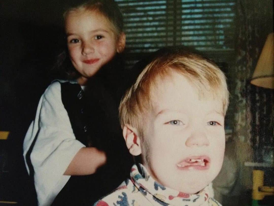 クレア・グラントさんのインスタグラム写真 - (クレア・グラントInstagram)「Happy birthday to another of my 100 siblings. Today is my most obnoxious (and cute) brother @sammyjames91’s birthday. I wanted to find the most embarrassing pictures of you as punishment for all of all the times you intentionally erased my video game saves. That stupid band photo was the best I could do. May it haunt you forever.」10月4日 2時21分 - claregrant