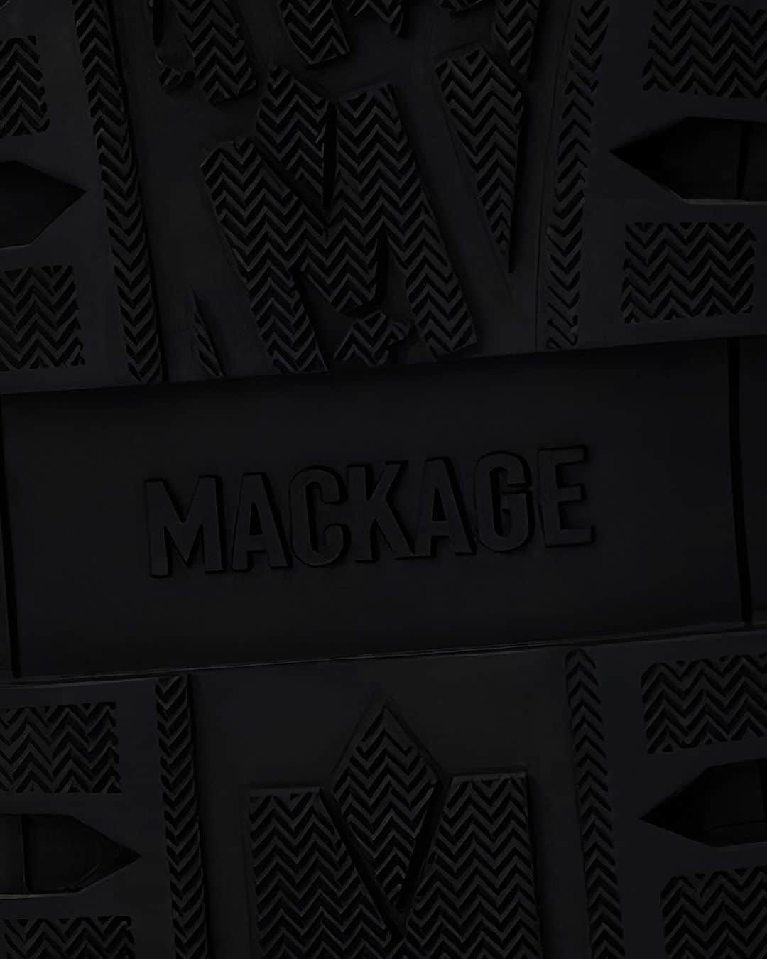 マッカージュさんのインスタグラム写真 - (マッカージュInstagram)「FOOT WORK    Chunky-soled footwear crafted from responsible materials and designed for city adventures no matter the season.   More on MACKAGE.COM   #MACKAGE #MONDEMACKAGE」10月4日 2時26分 - mackage
