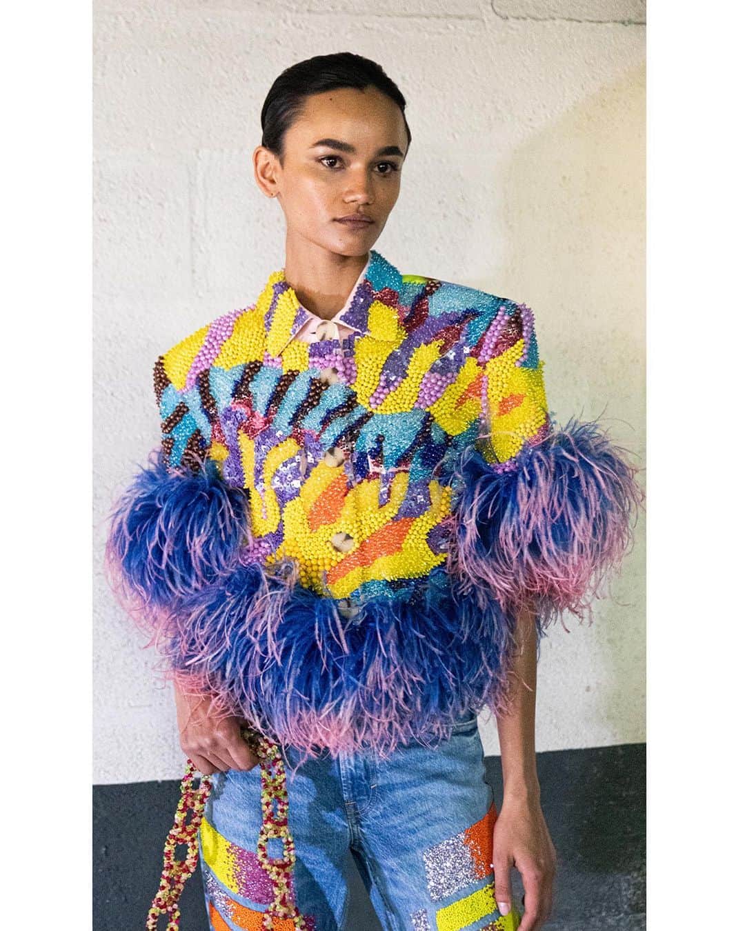 SWAROVSKIさんのインスタグラム写真 - (SWAROVSKIInstagram)「@KevinGermanier presents a kaleidoscopic rainbow explosion of reignited #SwarovskiCrystals. Representing nature’s most exotic creatures through sustainable, ethical production practices at #PFW.   Catwalk Photography: Gregoire Avenel Backstage Photography: Marion Leflour  #Swarovski #SwarovskiCrystals #Germanier  #PFW」10月4日 2時30分 - swarovski