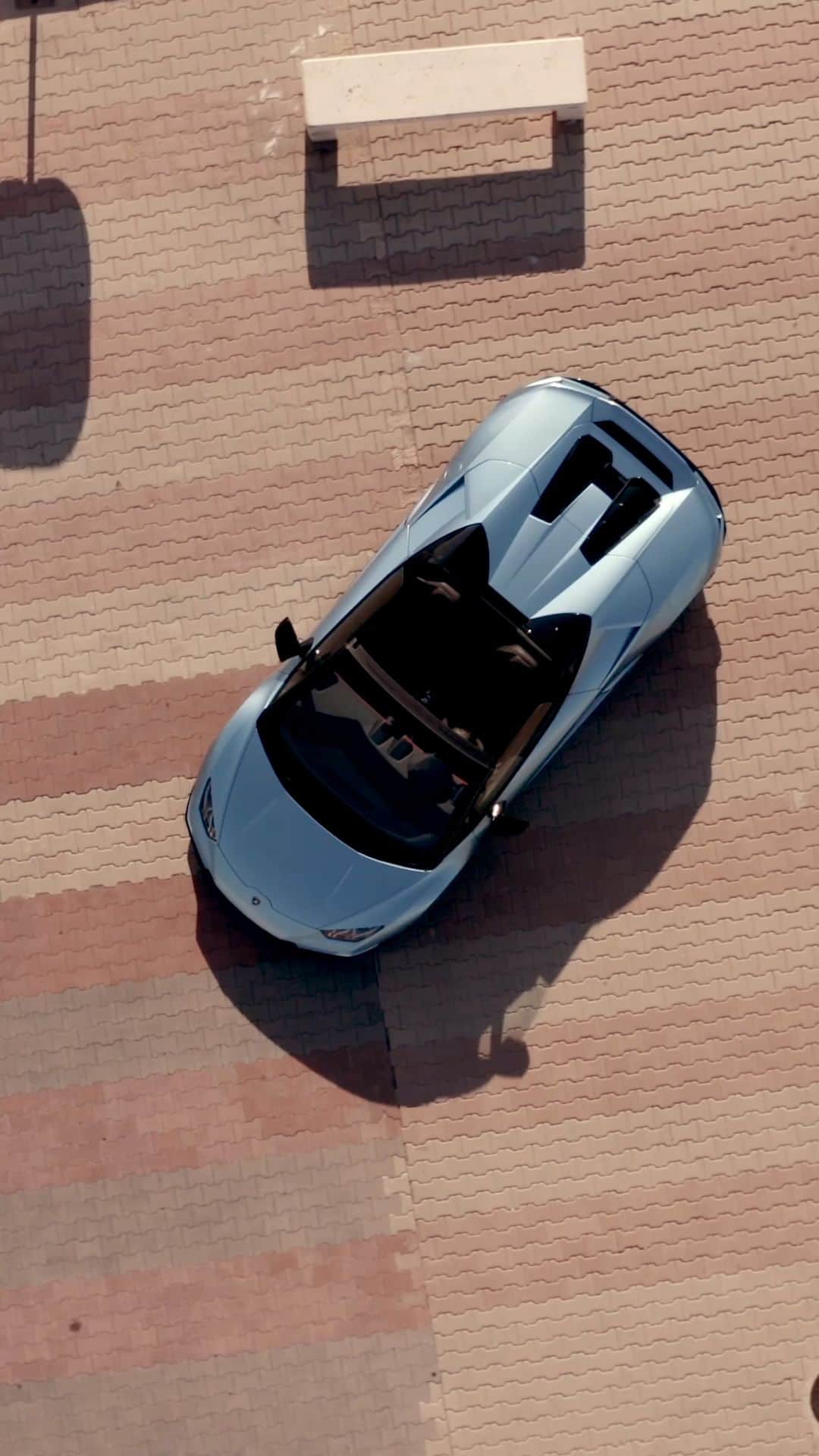 ランボルギーニのインスタグラム：「Italy, the Lamborghini way. With our partner, @champagnecarbon.  #Lamborghini  __ Huracán EVO Spyder: fuel consumption combined 14.2 l/100km; CO2-emissions combined 338 g/km (WLTP EU27)」