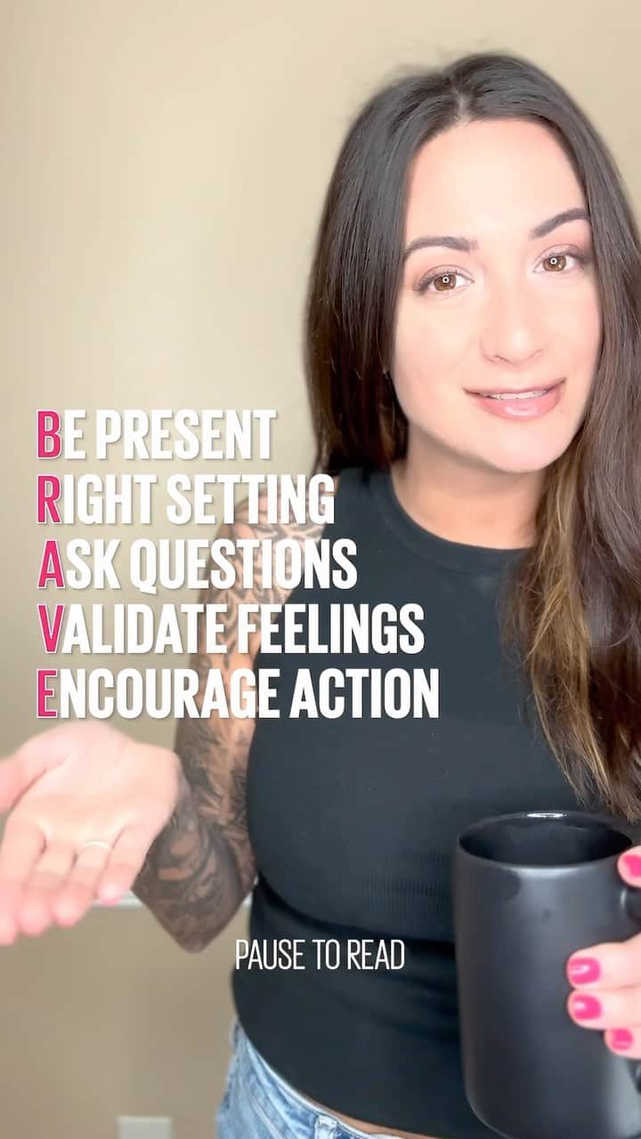 Maybelline New Yorkのインスタグラム：「Have you learned the B.R.A.V.E. steps? @drkristencasey walks us through the essential step of encouraging action in the process of being there for a friend who is struggling even when you might not know what to say. #BraveTalk  If you or someone you know is experiencing anxiety or depression text ‘TOGETHER’ to 741741 for free, confidential support. #BraveTogether」