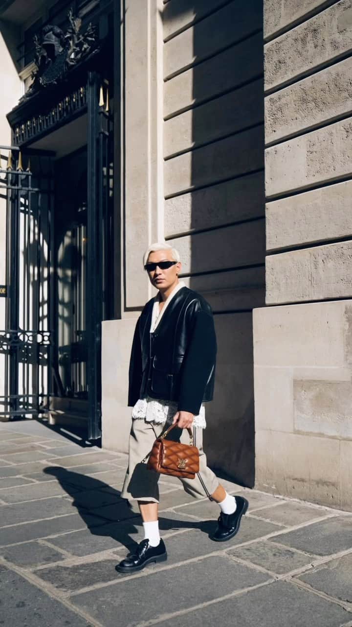 Fashion Weekのインスタグラム：「#FWOnTheStreet with #BryanBoy while he chats about his favorite shows at #PFW and an ideal day in Paris.」