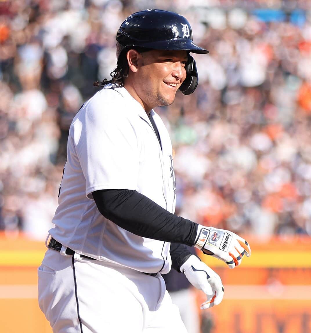 デトロイト・タイガースのインスタグラム：「Headed for the Hall: Miguel Cabrera’s batting gloves from his final Tigers plate appearance will soon be a part of the Museum’s collection.   📷: Rob Tringali/MLB Photos」