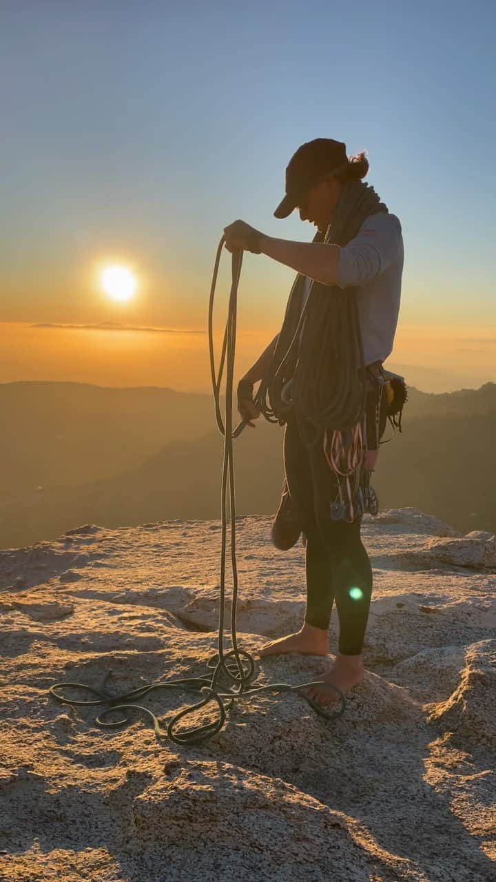 コートニー・コンローグのインスタグラム：「The simple moments after challenging yourself all day enjoying the views and a beautiful sunset while prepping for our descent.」