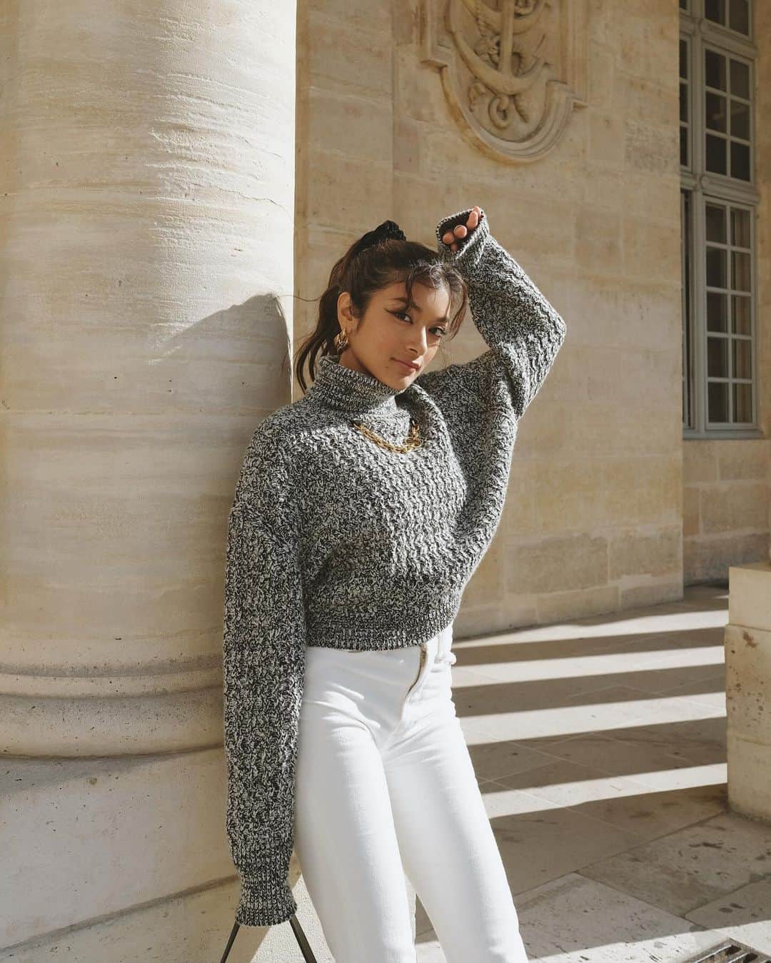ローラさんのインスタグラム写真 - (ローラInstagram)「I went to my favorite restaurant today in Paris. it’s called “Clamato”🤍 It’s a sustainable seafood restaurant 🍴 Drinking white wine and eating the food from love makes me so happy😌 Walking around the city of Paris to get some matcha latte and then come back to my hotel 📷  I’m so grateful to spend this simple day. Sometimes I forget to appreciate the day I spent. Thank you Universe for giving me the experience everyday.  I’m excited to experience tomorrow again!  Good night🌙  今日はお氣に入りのパリのレストランClamatoに行ってきたよ♪ サステナブルなシーフードを扱っていて、味付けもオシャレでクセになる美味しさなの🌿  そのあとは、Cafe Kitsuneで抹茶ラテを飲んで街を歩きながらホテルに帰ってきたよっ❕  とてもシンプルな1日だったんだけど、すごく幸せなきもちになったよ❕ときどき、過ごす事ができた1日に感謝をする事を忘れちゃう事があるけれど、忘れないようにするよ！  明日は、どんな経験のプレゼントがまっているんだろう💭 たのしみだなぁ♪ おやすみなさい😴  #GiftedbyLouisVuitton」10月4日 3時16分 - rolaofficial