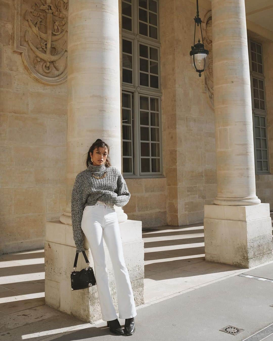 ローラさんのインスタグラム写真 - (ローラInstagram)「I went to my favorite restaurant today in Paris. it’s called “Clamato”🤍 It’s a sustainable seafood restaurant 🍴 Drinking white wine and eating the food from love makes me so happy😌 Walking around the city of Paris to get some matcha latte and then come back to my hotel 📷  I’m so grateful to spend this simple day. Sometimes I forget to appreciate the day I spent. Thank you Universe for giving me the experience everyday.  I’m excited to experience tomorrow again!  Good night🌙  今日はお氣に入りのパリのレストランClamatoに行ってきたよ♪ サステナブルなシーフードを扱っていて、味付けもオシャレでクセになる美味しさなの🌿  そのあとは、Cafe Kitsuneで抹茶ラテを飲んで街を歩きながらホテルに帰ってきたよっ❕  とてもシンプルな1日だったんだけど、すごく幸せなきもちになったよ❕ときどき、過ごす事ができた1日に感謝をする事を忘れちゃう事があるけれど、忘れないようにするよ！  明日は、どんな経験のプレゼントがまっているんだろう💭 たのしみだなぁ♪ おやすみなさい😴  #GiftedbyLouisVuitton」10月4日 3時16分 - rolaofficial