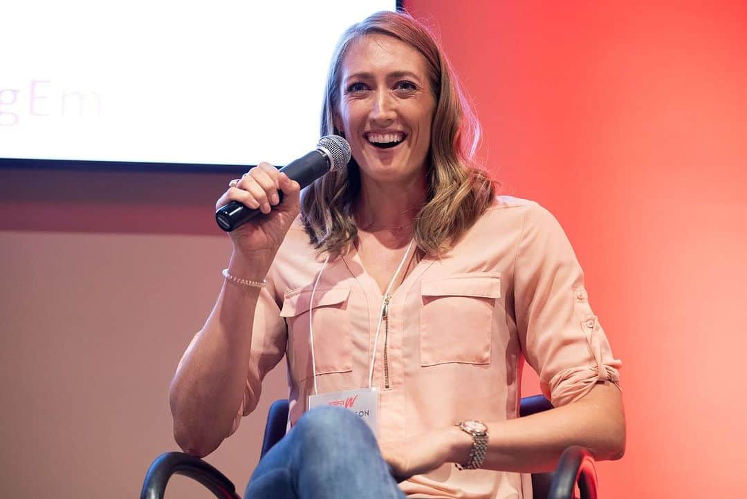 ブリージャ・ラーソンさんのインスタグラム写真 - (ブリージャ・ラーソンInstagram)「HUGE thanks to to @espnw and @tamu for having me on the panel of speakers for Campus Conversations with the female athletes and Sports Management students!   It was incredible to go back and share experiences and share how to increase their Self Worth and Confidence 💪  These women are on FIRE! And it’s just the beginning, it’s incredible to witness the the sheer amount of high quality Women on these teams!  These women are a force to be reckoned with, and I’m so honored to have worked with them for a night!   And also incredible to work alongside the other panelists @amandascarborough @andewall Sarah Eaton and @jazmiinefraay  Thank you Ethan Mito and @espnw for the photos!」10月4日 3時36分 - breejalarson