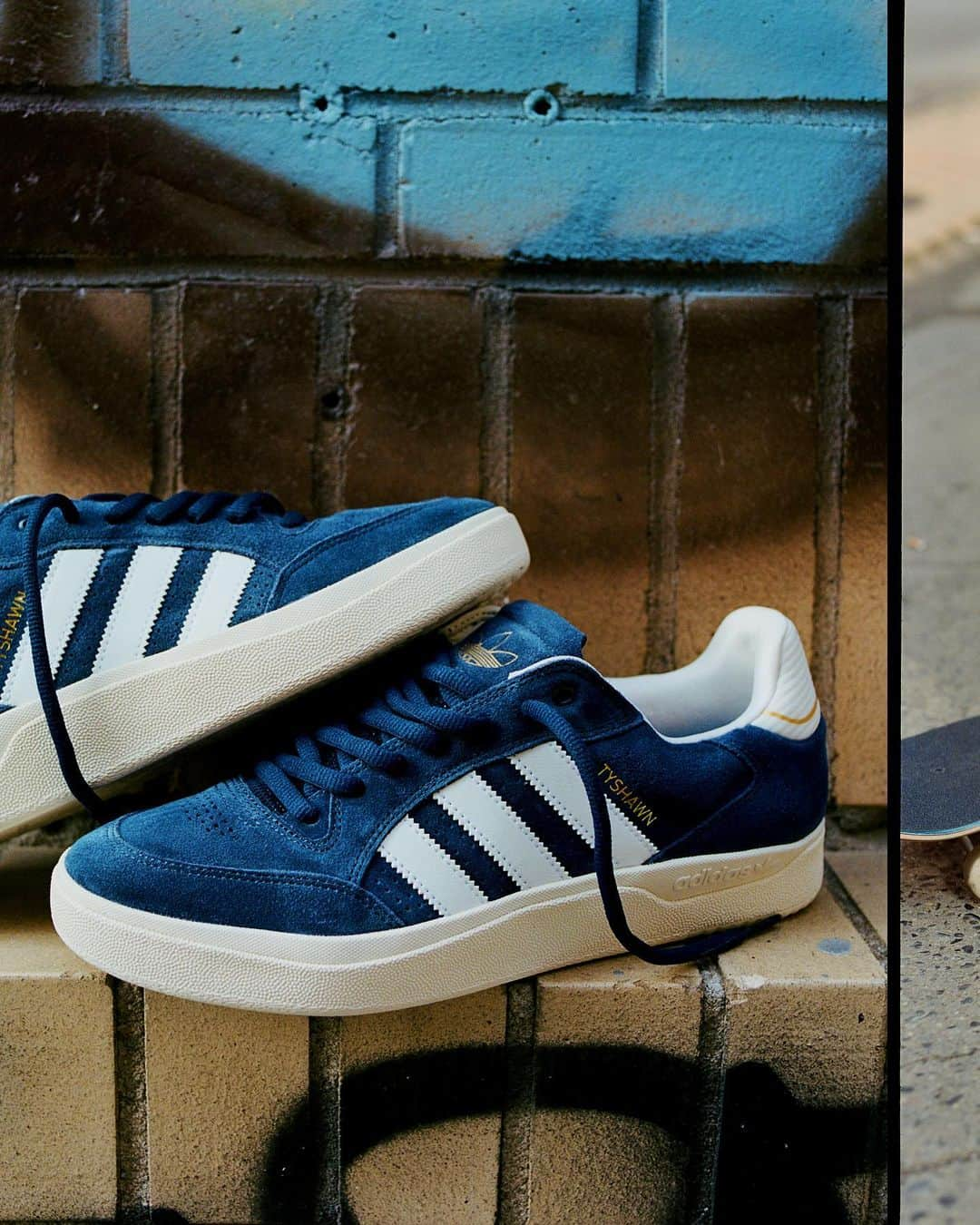 adidas Skateboardingさんのインスタグラム写真 - (adidas SkateboardingInstagram)「🗽💙 /// The re-up has been remastered. The new TYSHAWN Low features refined aesthetics and a finely-tuned fit.  The TYSHAWN Low in Navy is available now in select skateshops and online at adidas.com/Skateboarding  📸 @zandertaketomo  #adidasSkateboarding #TYSHAWN」10月4日 4時00分 - adidasskateboarding