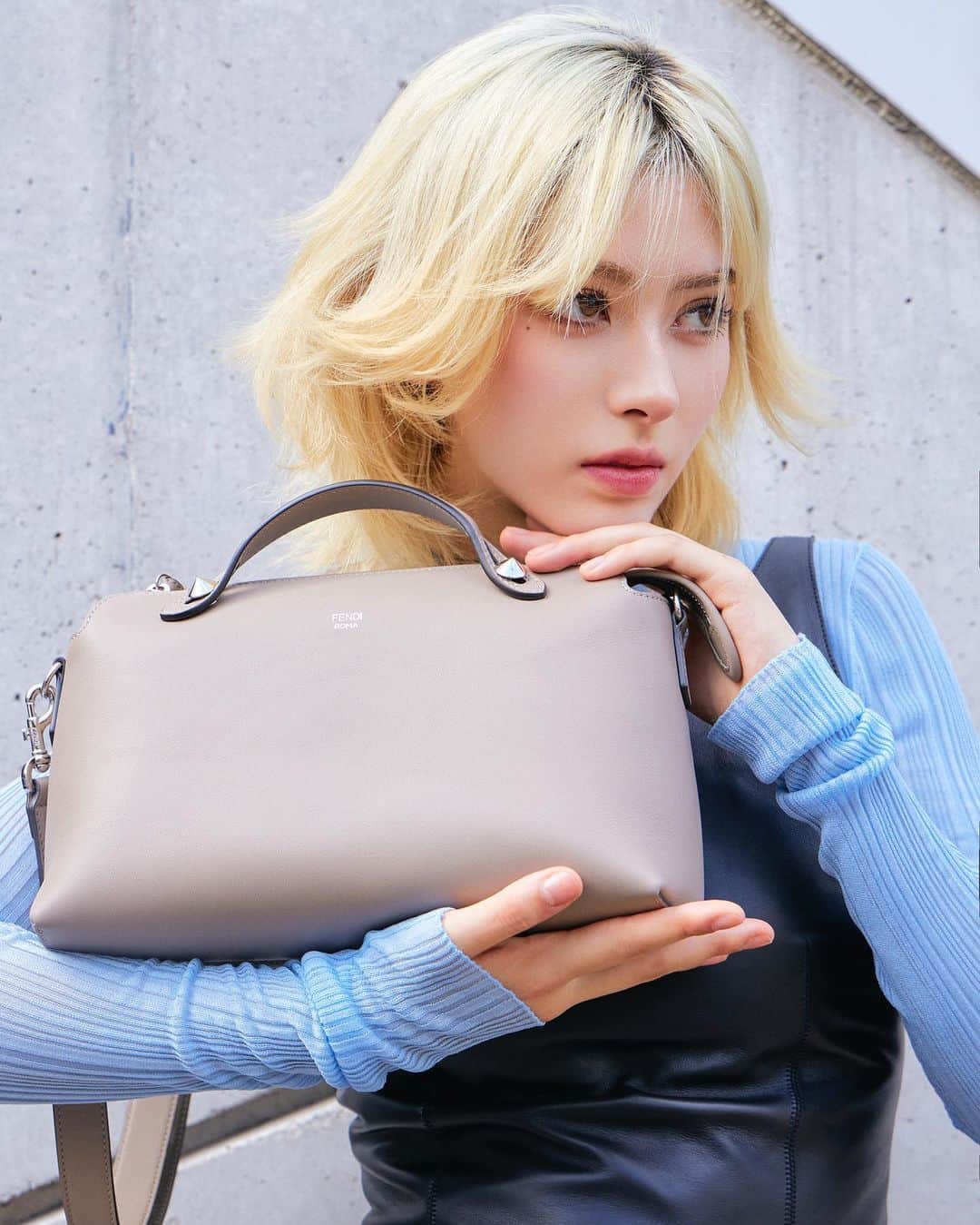 新音さんのインスタグラム写真 - (新音Instagram)「@fendi @drop_tokyo   by the way bag by fendi エレガントな形と上質なレザーでカジュアルかつ高級感のあるバッグでした🥹　thank u to fendi and drop tky <3  #fendi #fendibytheway」10月4日 4時07分 - ninonekw