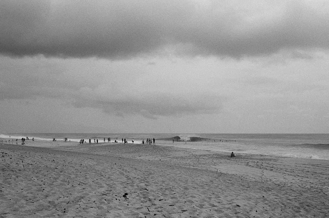 レインスプーナーさんのインスタグラム写真 - (レインスプーナーInstagram)「Pipe shot on black and white film on a rare late season swell last May. With the promise of El Niño, we’re excited to see what winter swells will bring. 📷: @zakbush」10月4日 4時18分 - reynspooner