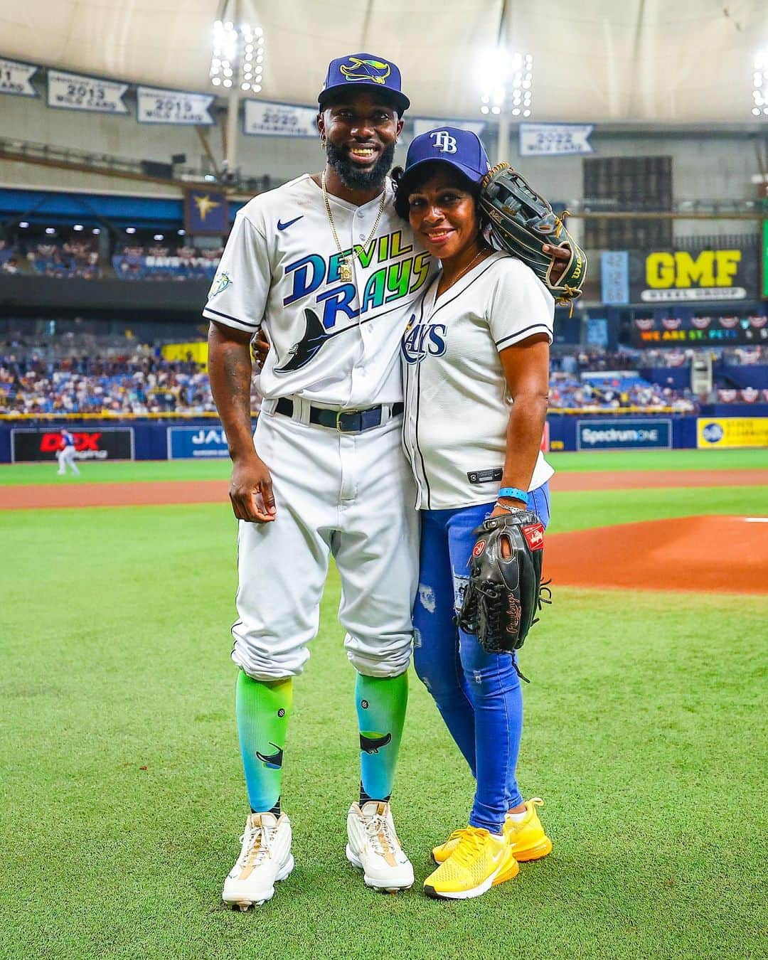 タンパベイ・レイズさんのインスタグラム写真 - (タンパベイ・レイズInstagram)「Today, for the first time, Randy’s mom gets to see her son play as a major leaguer as she threw out today’s first pitch🥺💙 Allll the feels」10月4日 4時30分 - raysbaseball