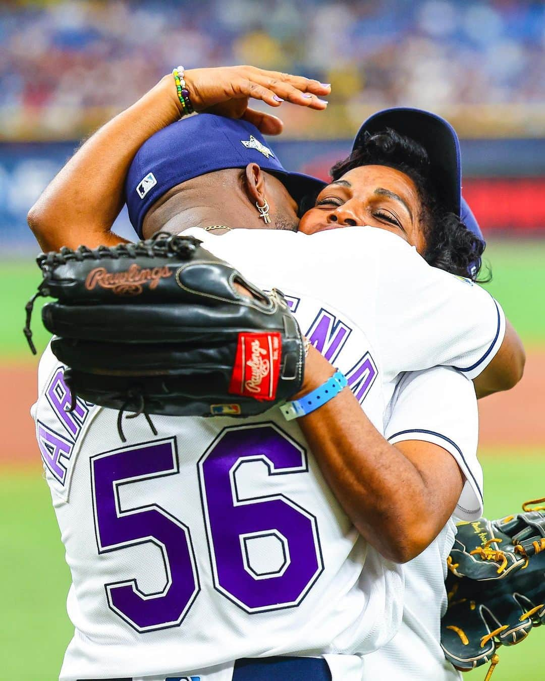 タンパベイ・レイズのインスタグラム：「Today, for the first time, Randy’s mom gets to see her son play as a major leaguer as she threw out today’s first pitch🥺💙 Allll the feels」