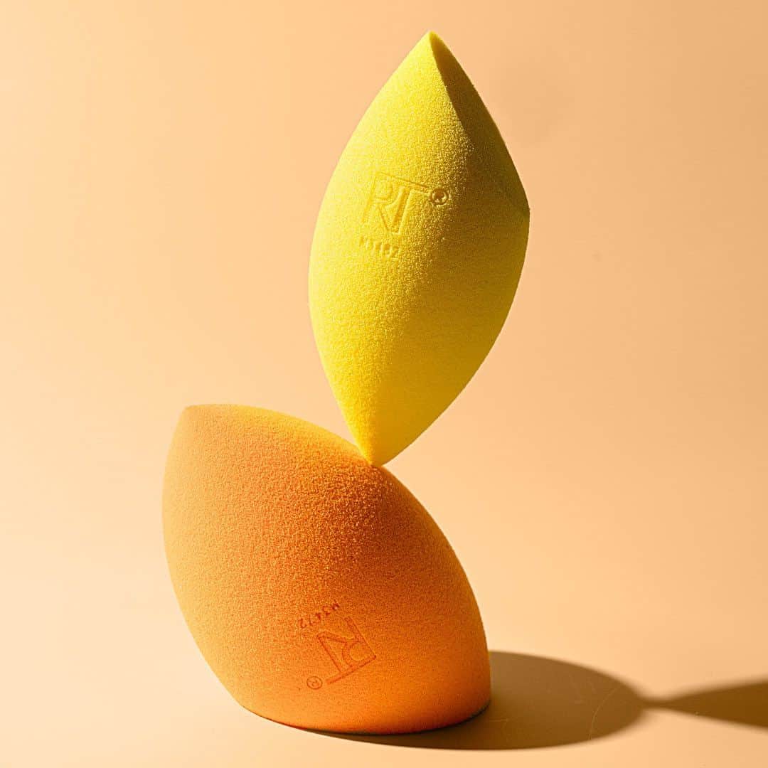 Real Techniquesのインスタグラム：「The blending duo you didn’t know you needed - the Miracle Complexion + Miracle Concealer Sponge Duo.   Blend all-over for a dewy glow with the 🍊 Spot conceal + brighten for precision application with the 🍋」
