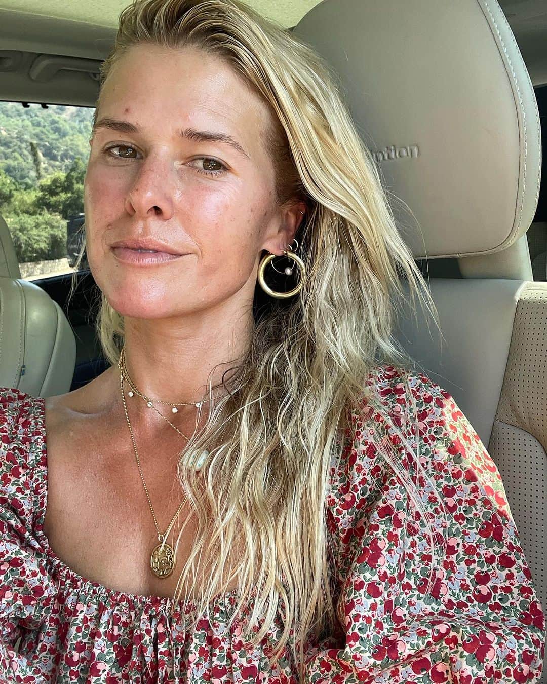 サラ・ライトさんのインスタグラム写真 - (サラ・ライトInstagram)「A dreamy bday facial sculpting ...