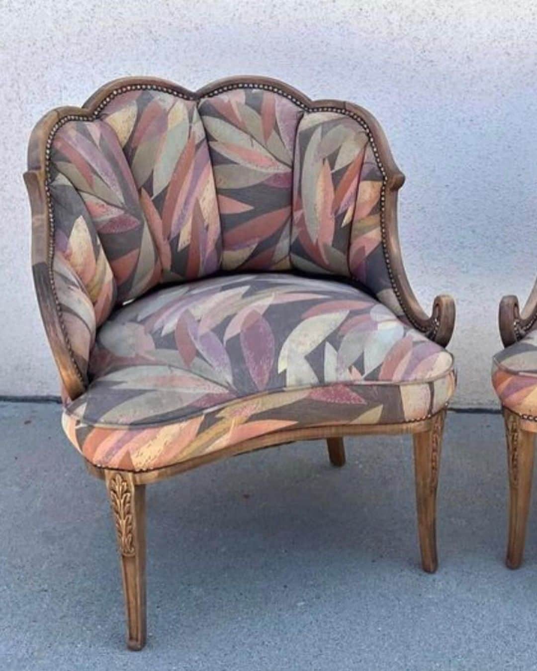ブリトニー・ワードさんのインスタグラム写真 - (ブリトニー・ワードInstagram)「I’m a sucker for a beautiful Mohair fabric! Swipe for before of this beautiful chair 😊  📸 @oddcerebrum」10月4日 4時33分 - brittnybutton