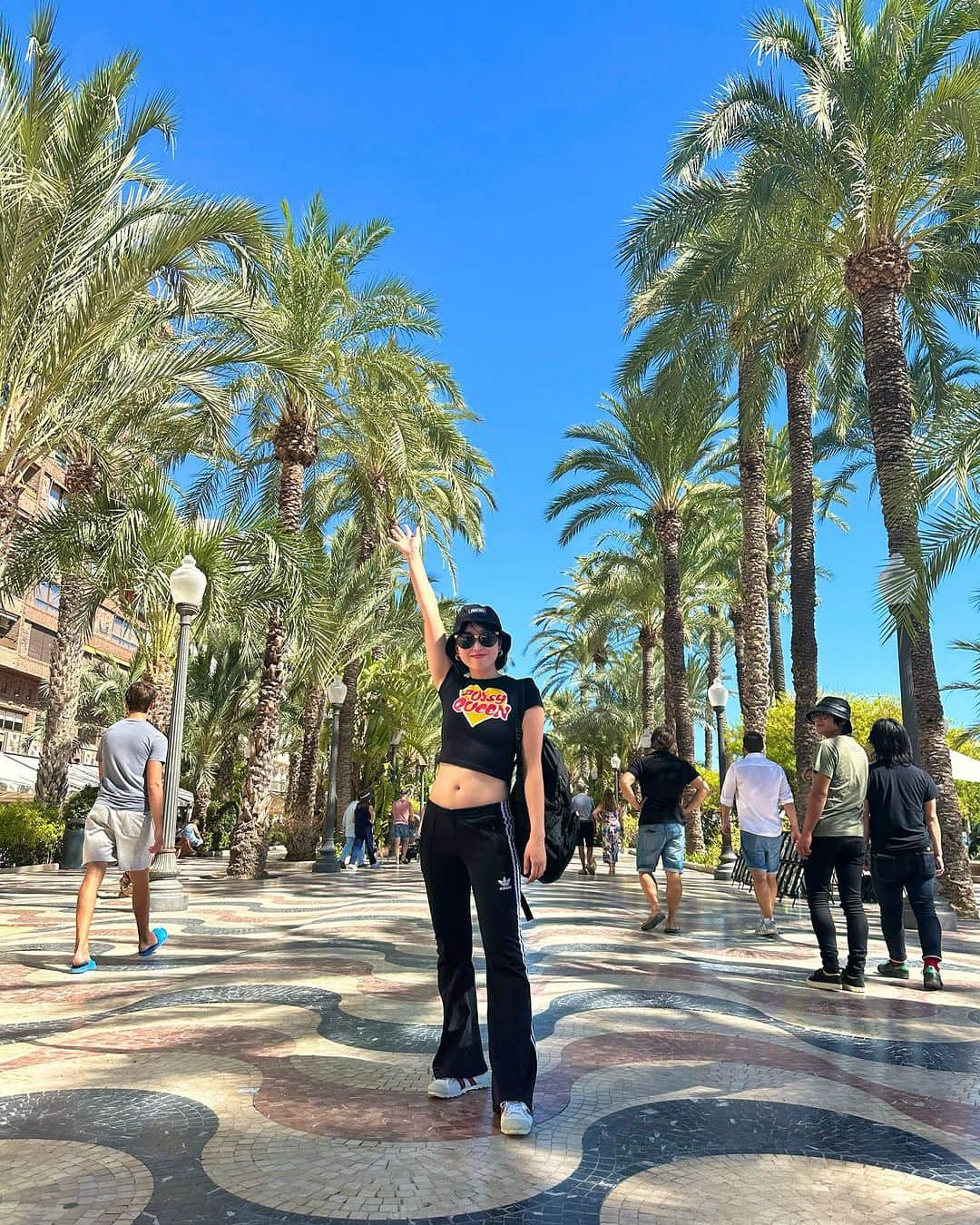 中里亜美さんのインスタグラム写真 - (中里亜美Instagram)「Hola👋🏻🌴🐙🫒🌞🦐 スペインのアリカンテに上陸。 や〜っぱり暖かいところが好きだな！ good vibes!😘  #alicante #spain #なかざと_旅 #🇪🇸」10月4日 4時40分 - __ami__go__