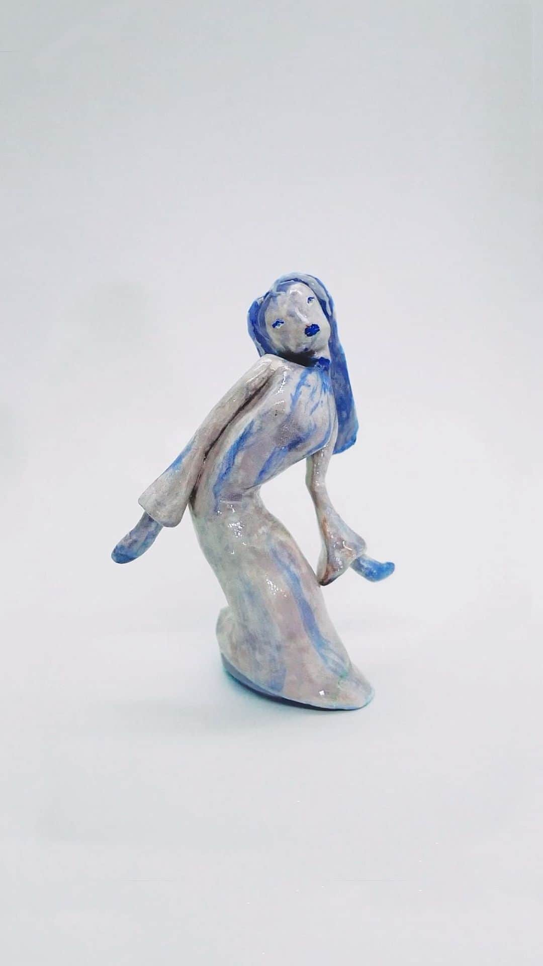 木越明のインスタグラム：「“Blue Dancer”  Dream, when you feeling blue.. Dream, that’s the thing to do…  2023 #akigoshinoyatsu   #clay #clayart #doll #dollmaker #japaneseart #tokyoart #originalcharacter #ceramics #ceramica #3dart #characterdesign #creative #artist #artwork #toy #toyart #claysculpture #sculpture #artist #instaart #クレイアート」