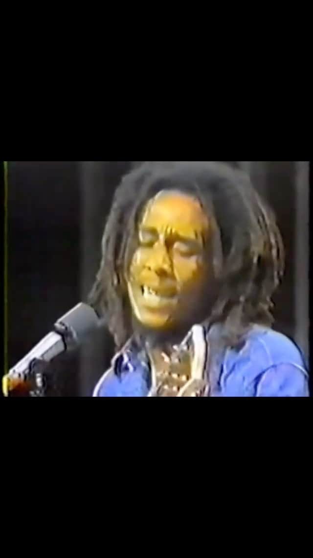 ボブ・マーリーのインスタグラム：「“Kinky reggae, take me away!” 📺 Bob makes his U.S. television debut with a live in-studio performance of #KinkyReggae on the Manhattan Transfer TV show in 1975! #bobmarley #reggae #nyc #manhattan #1975 #musichistory」