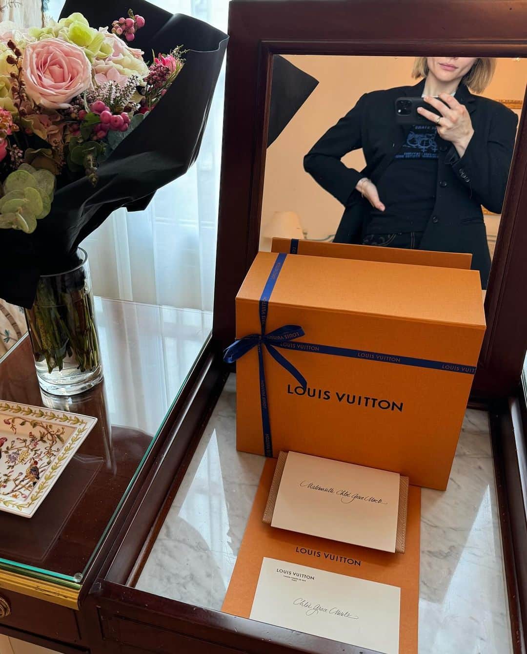 クロエ・グレース・モレッツさんのインスタグラム写真 - (クロエ・グレース・モレッツInstagram)「What an incredibly beautiful show @nicolasghesquiere @louisvuitton bravo 🤍 thank you for another wonderful trip to paris 🤍 what a dream 💫」10月4日 4時58分 - chloegmoretz