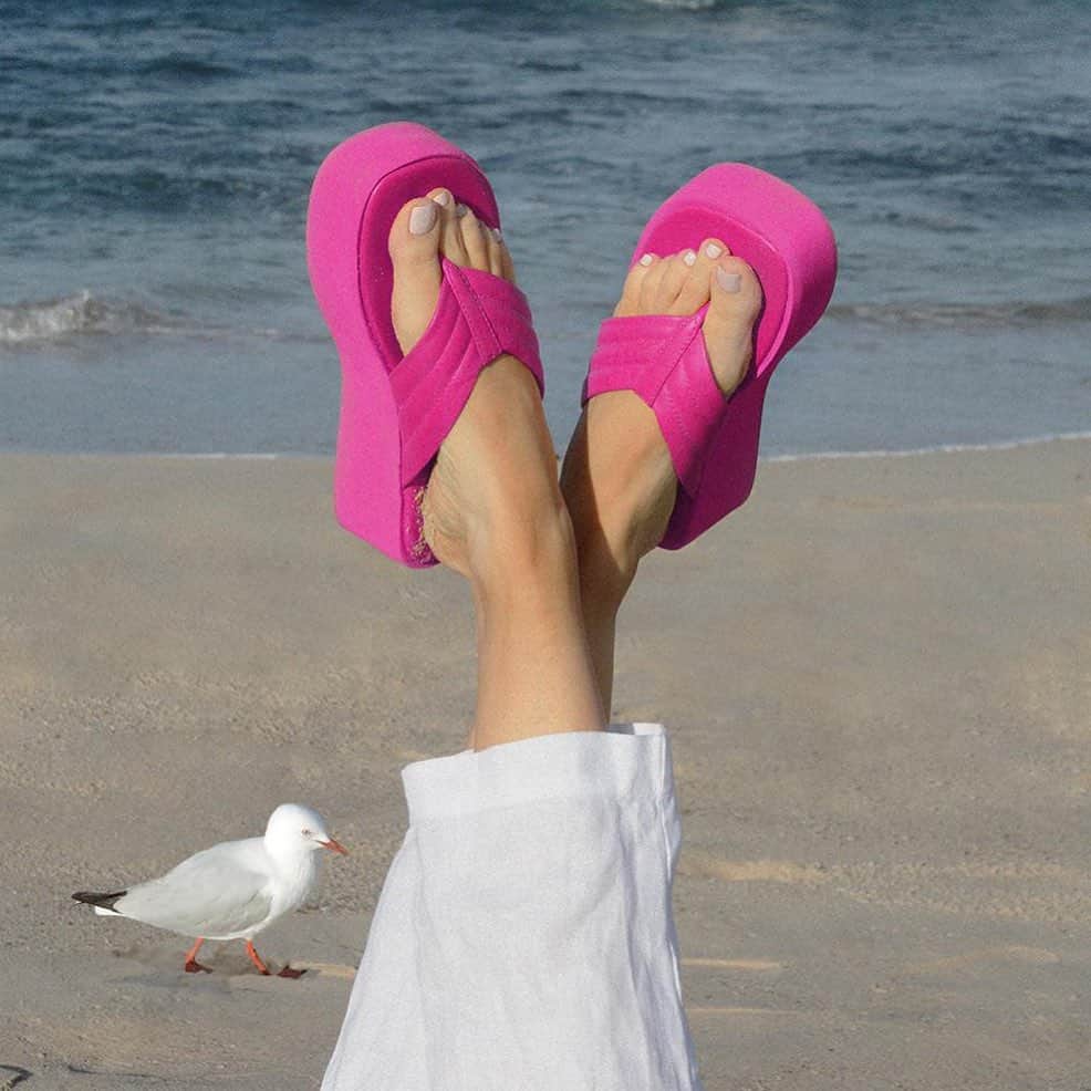 のインスタグラム：「REESE in Magenta 🩷」