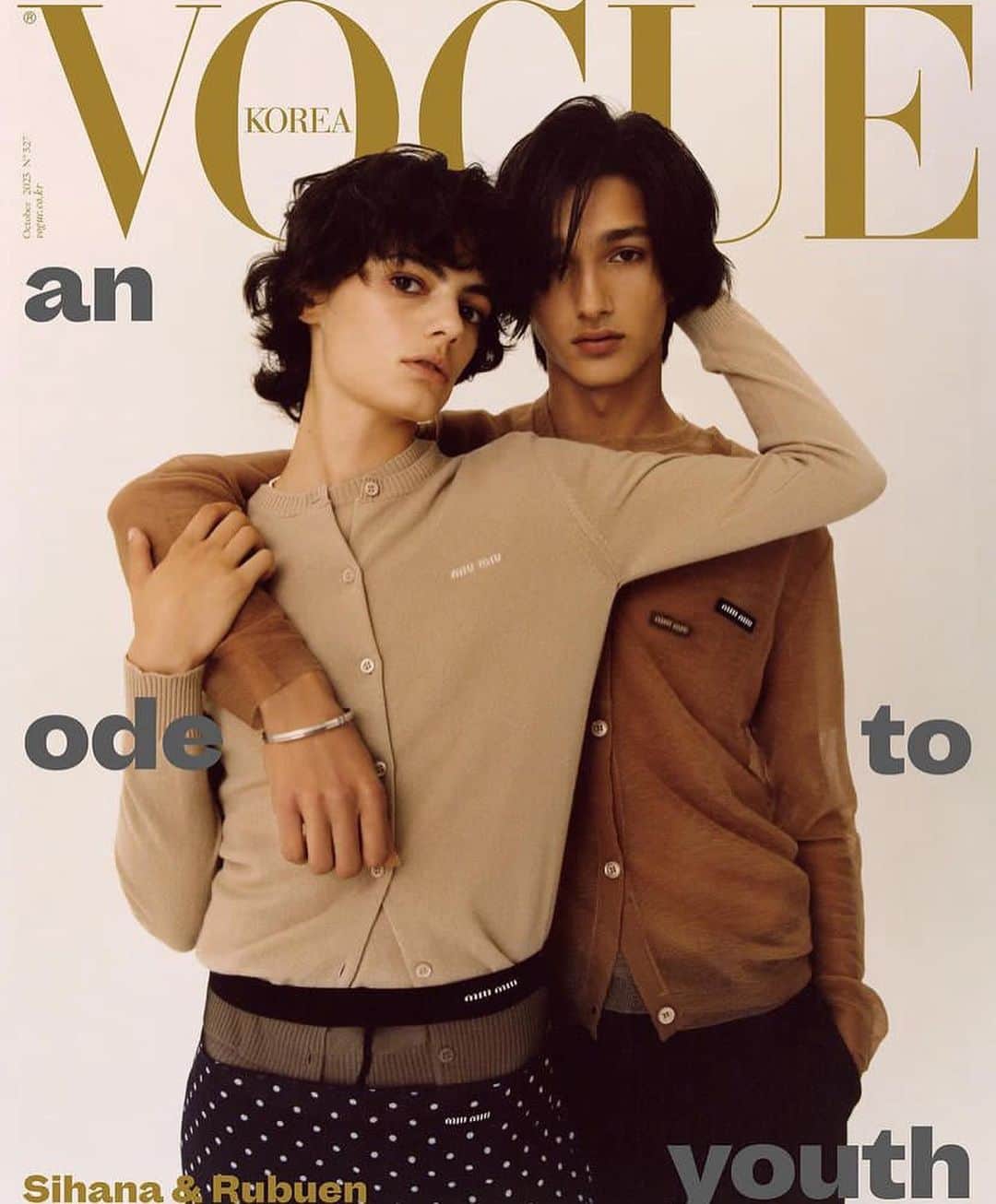 IMG Modelsさんのインスタグラム写真 - (IMG ModelsInstagram)「Secure The Bag. 👜 #SihanaShalaj covers + stars in the new #VogueKorea. 📷 #PeterAshLee 👗 @kihohsohn #IMGmodels」10月4日 5時31分 - imgmodels