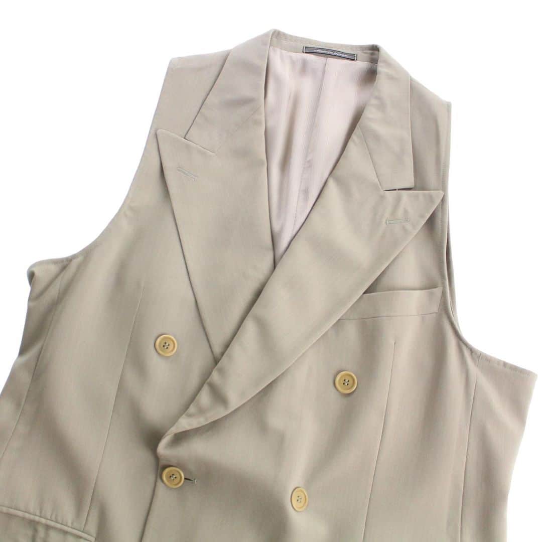 SANKAKUさんのインスタグラム写真 - (SANKAKUInstagram)「. 1990s Luxury brand tailored vest 着用モデル:174cm - - - - - 圧倒的な生地の説得力と明るいベージュ テーラードベストという自由自在なアイテム。 これは，かっこいい！ - - - - -  高円寺OTSUで15年培った経験を活かし、新形態でより都会的でクリーンなアイテムを提案致します。1点,1点をセレクトとし、古き良き物を現代に落とし込む高感度な古着屋です。  "OTSU TOKYO"ならではの洗練されたアイテムをたっぷりご用意しております。メンズ,レディース,幅広い年齢層に楽しんで頂けるお店になってるかと思います。 是非ご来店お待ちしております☺︎  - - - - - #古着屋 #下北沢 #デザイナーズ古着」10月4日 14時59分 - otsu_tokyo